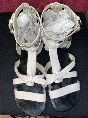 NWOT MICHAEL KORS WHITE STRAPPY GLADIATOR SANDALS SIZE 8